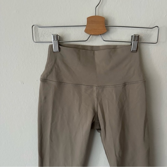 ALO Yoga ~ Limited Edition Stitching Leggings in Tan XS - Picture 4 of 10